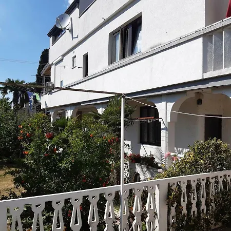 Ana - 1 Bedroom, Garden, Near The Beach *