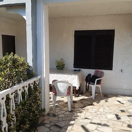 Ana - 1 Bedroom, Garden, Near The Beach Apartment