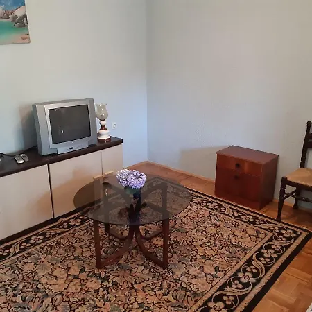 Ana - 1 Bedroom, Garden, Near The Beach Apartment Porec