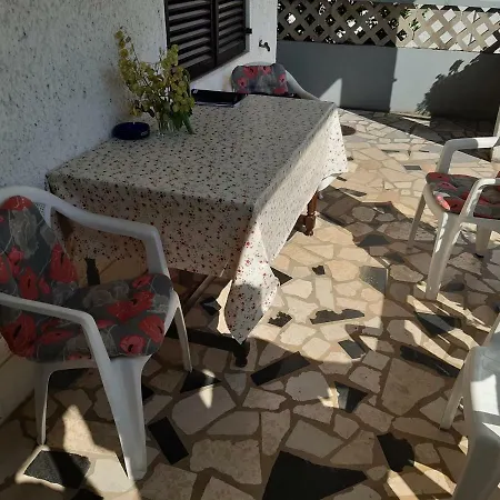 Ana - 1 Bedroom, Garden, Near The Beach Apartment *