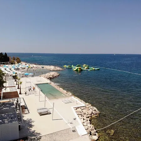 Ana - 1 Bedroom, Garden, Near The Beach Apartment *